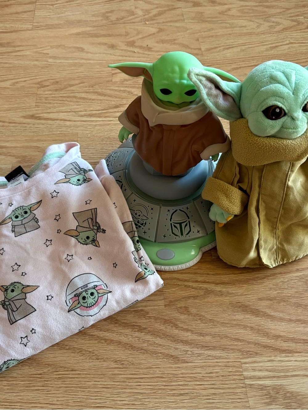 Mandalorian & Grogu Night Light, Sweater, & Toy: Star Wars Collection
